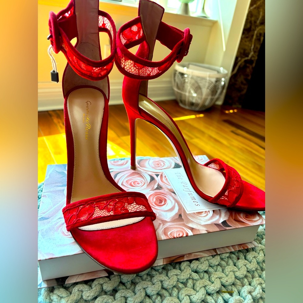 Brand new Gianvitto Rossi Elegant Red Stiletto Heels - Portofino